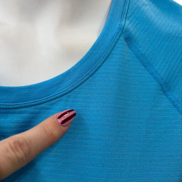 $68 Lululemon Aero Blue Stripe Swiftly Tech Short-Sleeve Shirt 2.0 Top size 8 - Picture 2 of 7